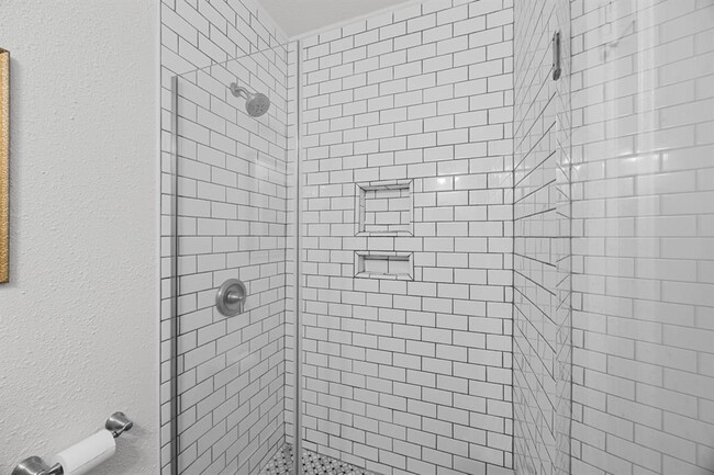 Building Photo - 1502 S Elm St