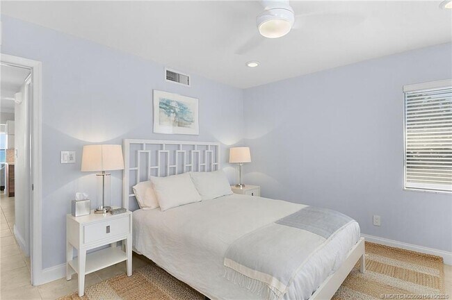 Building Photo - 1289 NE Ocean Blvd