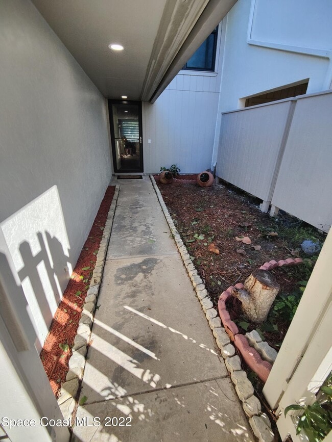 Building Photo - 100 Coral Way E