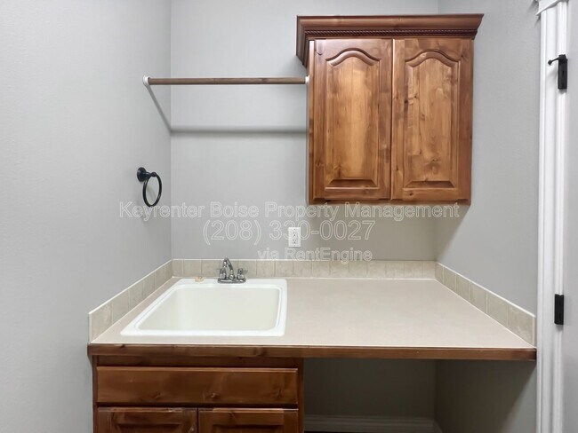 Building Photo - 345 E Kite Dr