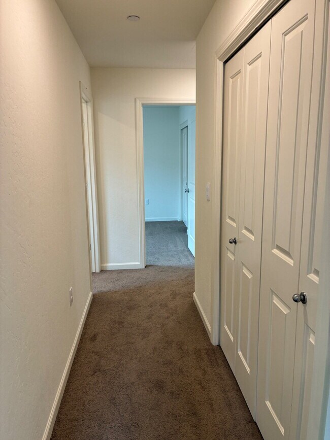 Building Photo - Modern Convenience and Luxury!! Move In Ready with Full Appliance Package!