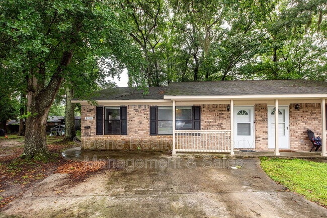 Primary Photo - 819 Sandpiper Dr