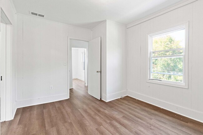 Building Photo - Apartment In Blackstone
