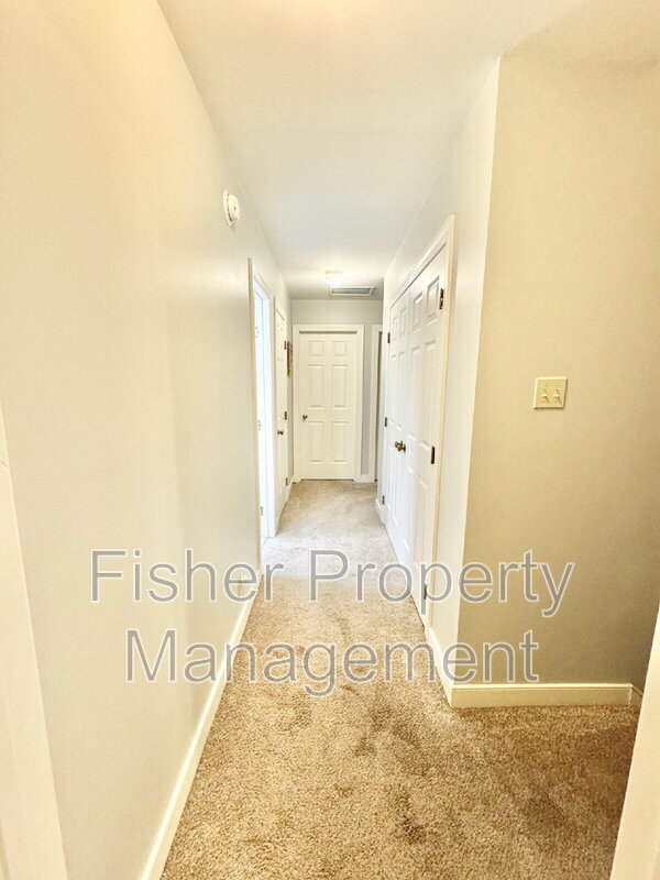 Building Photo - 342 Rossmere Dr