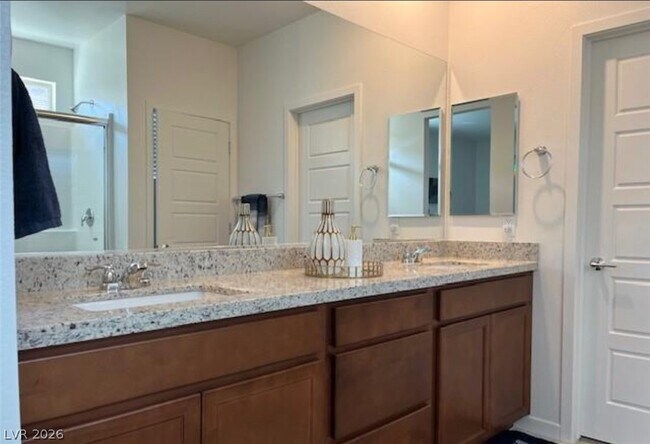 Building Photo - 5980 E Drosetta Ave