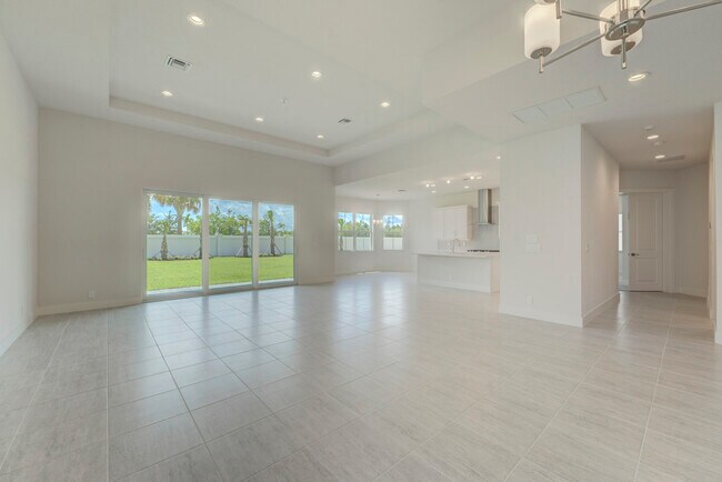 Building Photo - 9346 Crestview Cir