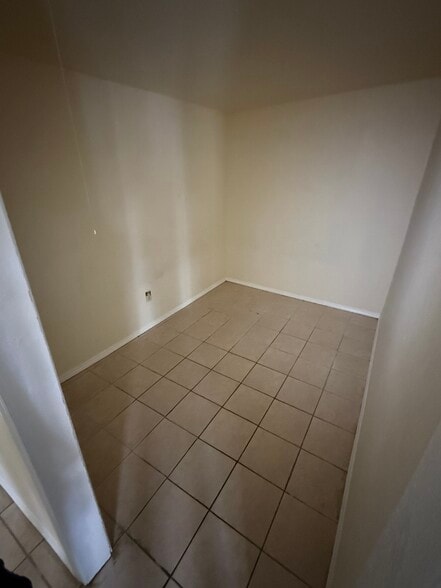 Building Photo - 9622 Evers Ave