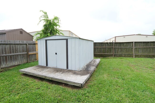 Building Photo - 5331 Inwood Dr