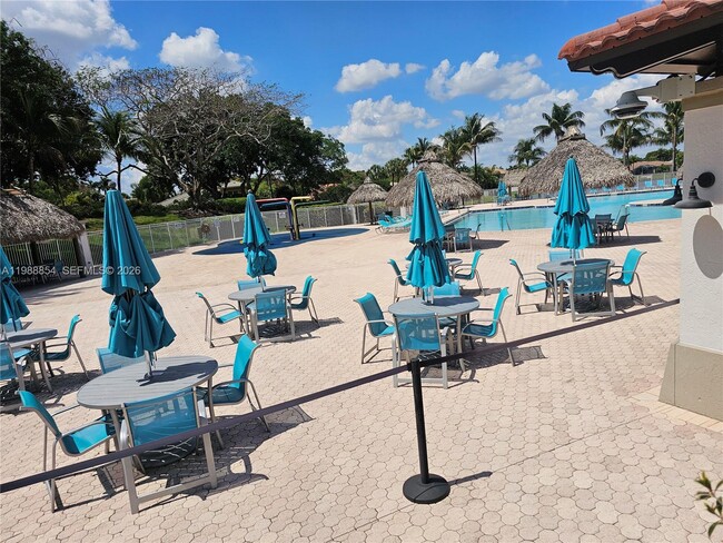 Building Photo - 4279 Greenbriar Ln