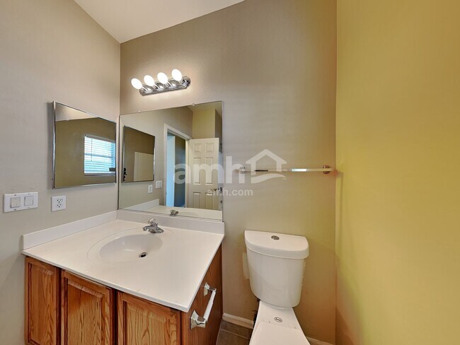 Building Photo - 5321 W Grenadine Rd