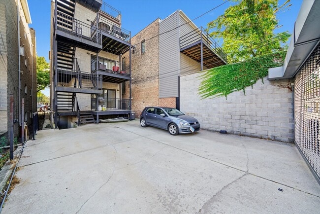 Building Photo - 2430 W Iowa St
