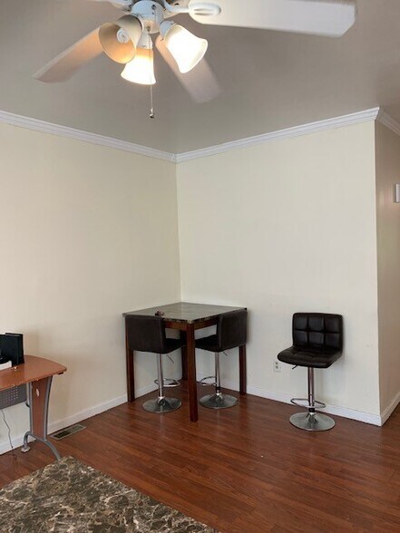 Building Photo - 208 Westcott St