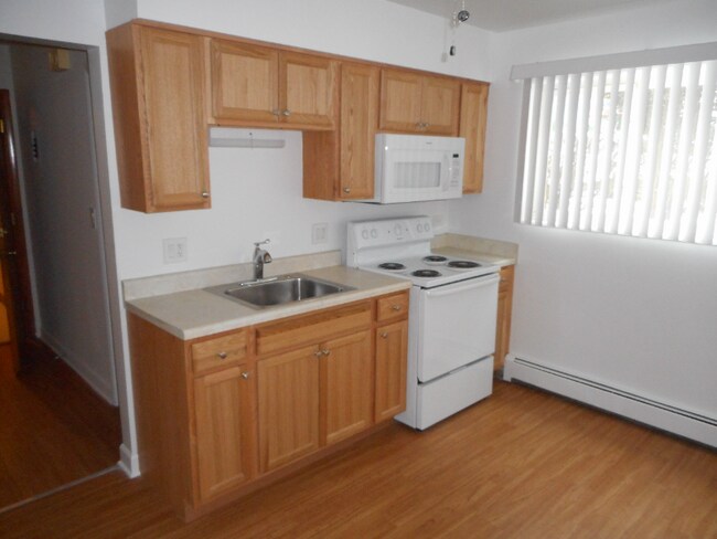 Building Photo - 604 Pershing Ave