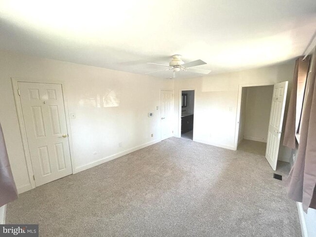 Building Photo - 301 Worthington Dr