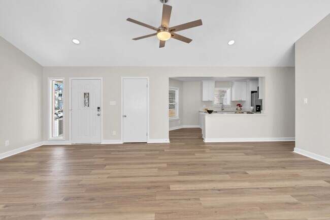 Open Family Room - 6 Sundance Pl