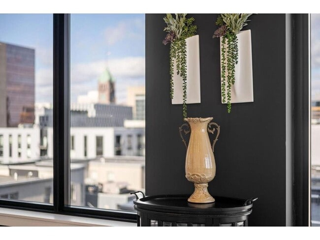 Building Photo - 740 Portland Ave