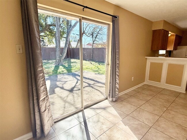 Building Photo - 1809 Capri Ln