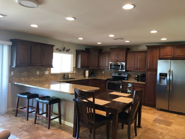 Building Photo - Welcome to this charming 2-bedroom, 2-bathroom house located in Leisure World a 45+ Active Adult ...