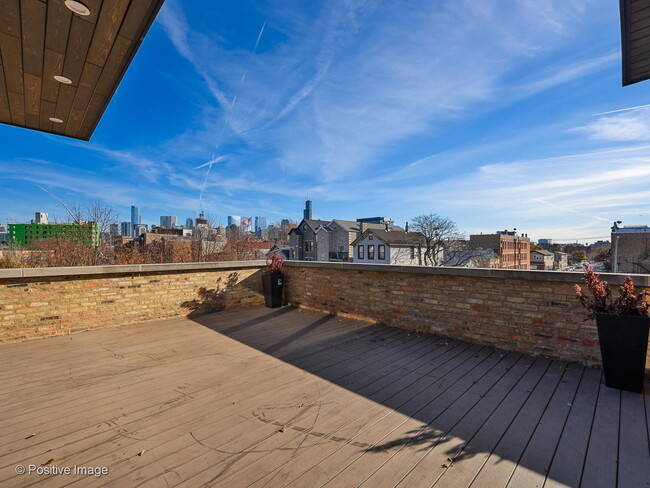 Building Photo - 1302 W Erie St