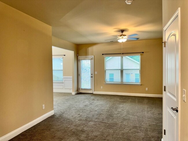 Building Photo - Almost New 4 Bed/2.5 Bath Home in Lovejoy!