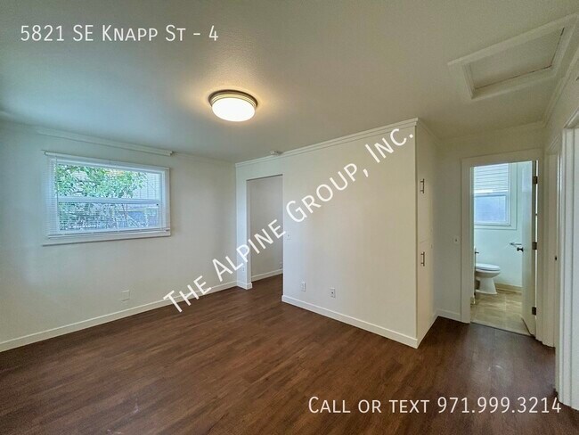 Building Photo - 5821 SE Knapp St