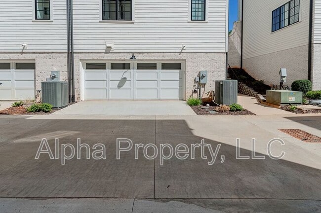 Building Photo - 40 Claussen Ave