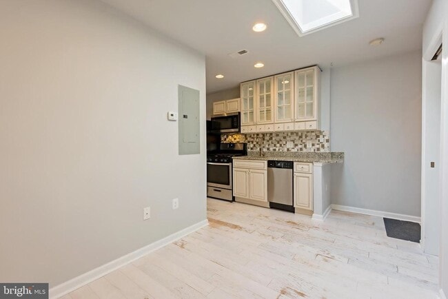 Building Photo - 1705 Montello Ave NE