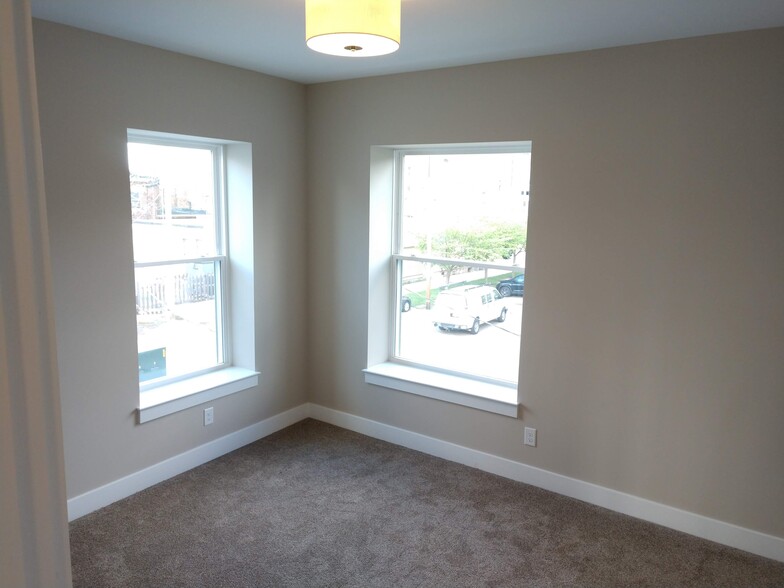 Building Photo - 25 S Plum St