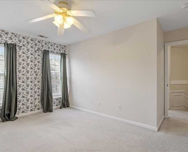 Building Photo - Gorgeous Townhome in Great Raleigh Location!