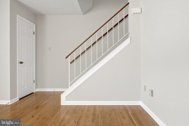 Building Photo - 504 Tudor Dr
