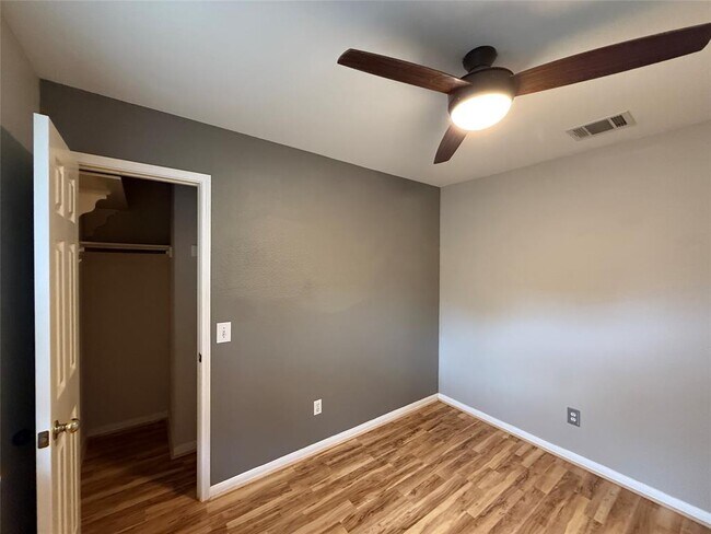 Building Photo - 501 Morning Dove Dr