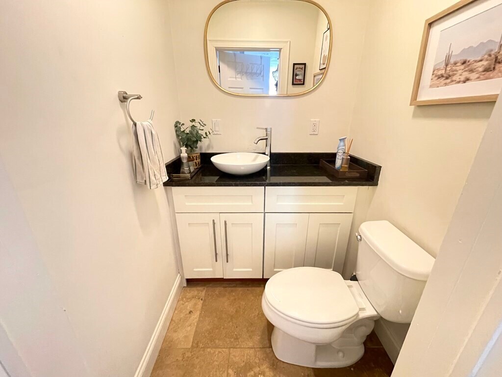 Building Photo - 272 Bowen St