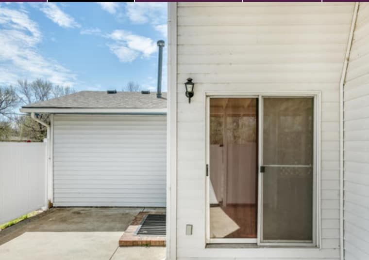 Building Photo - 142 E. Wood