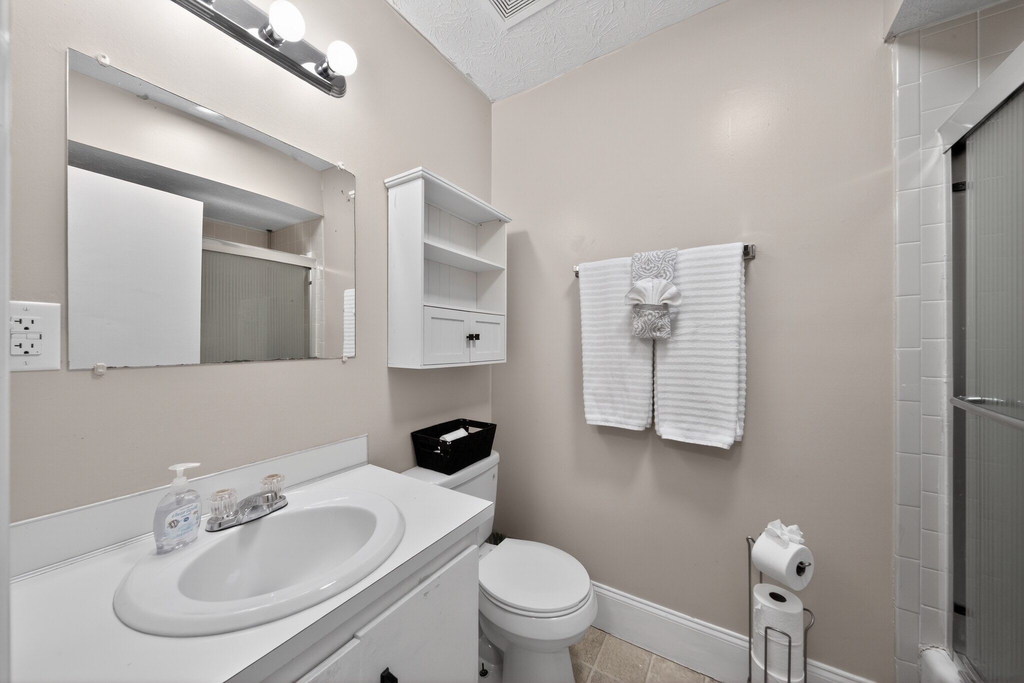 Building Photo - 534 Oak Meadow Ln