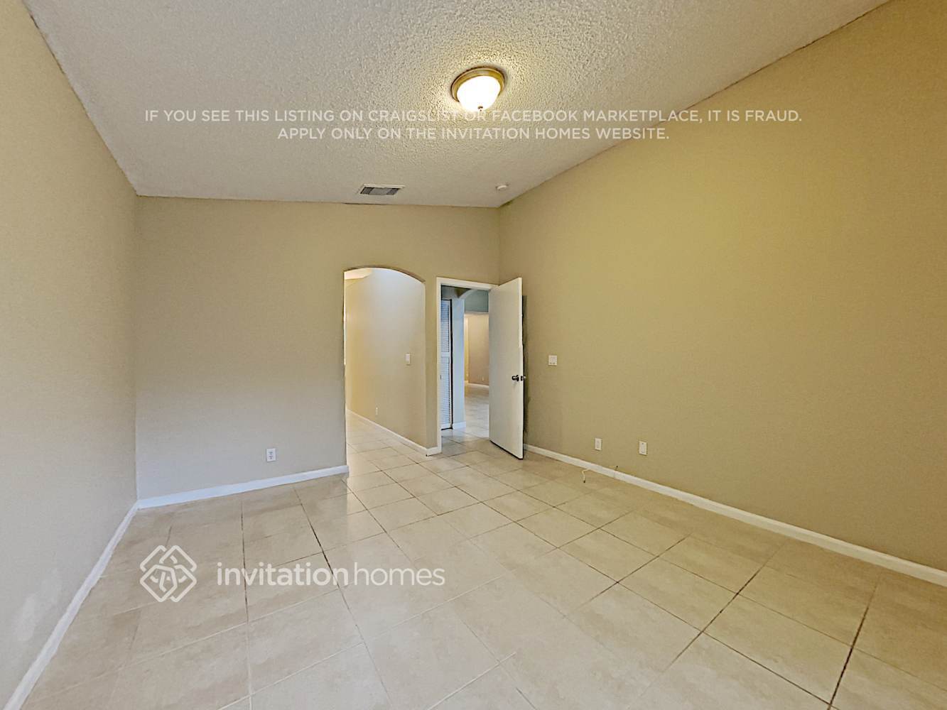 Building Photo - 4929 SW 33rd Ave