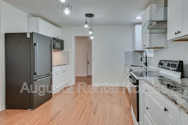 Building Photo - 2312 Mura Dr