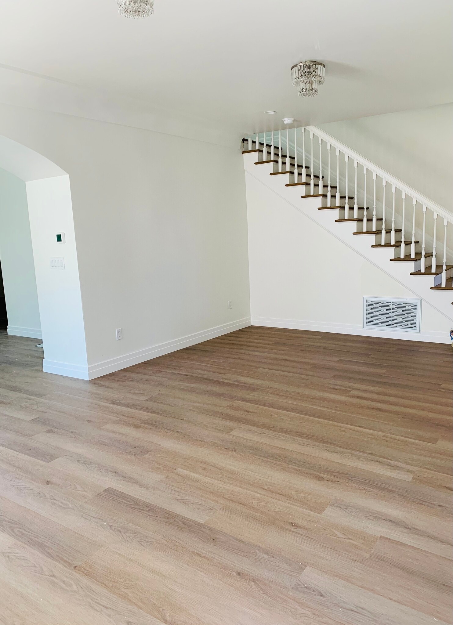 Living Room - 619 N Windsor Blvd