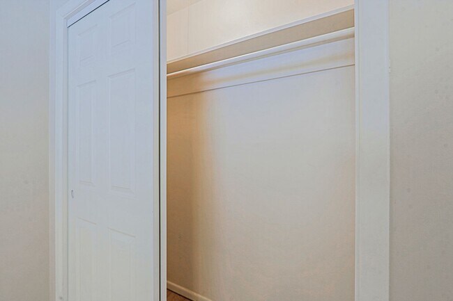 Building Photo - 6203 N 12th Pl