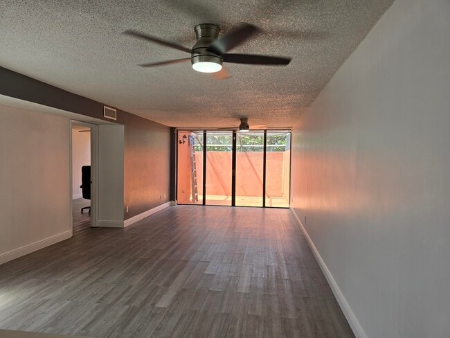 Building Photo - 10343 Greenhouse Rd