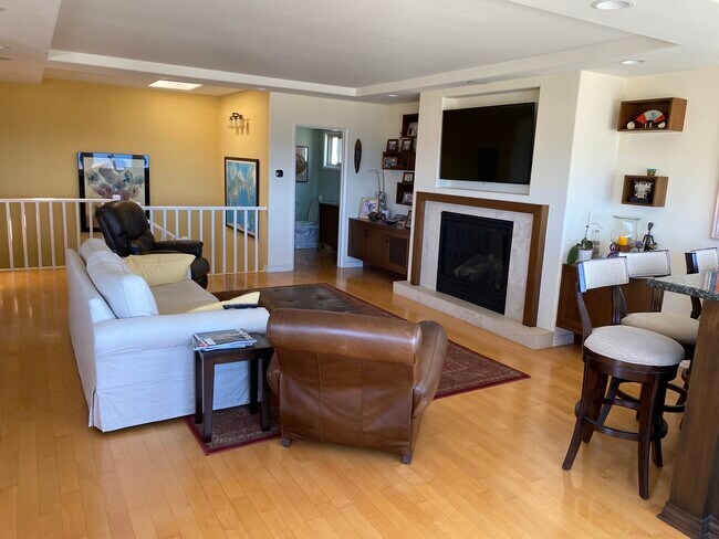 Living room - 208 36th St