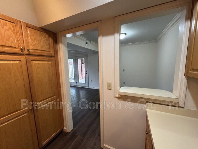 Building Photo - 5025 Hillsboro Pike
