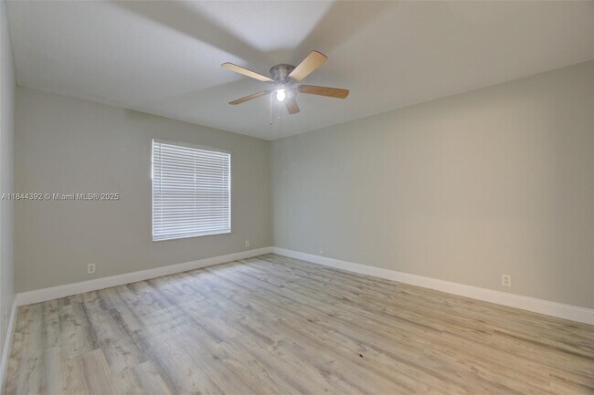 Building Photo - 1224 NE 2nd Ave