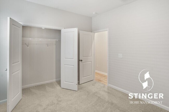 Building Photo - 585 Dreher Dr