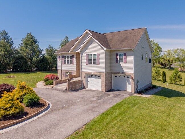 Building Photo - 1701 Stratford View Dr