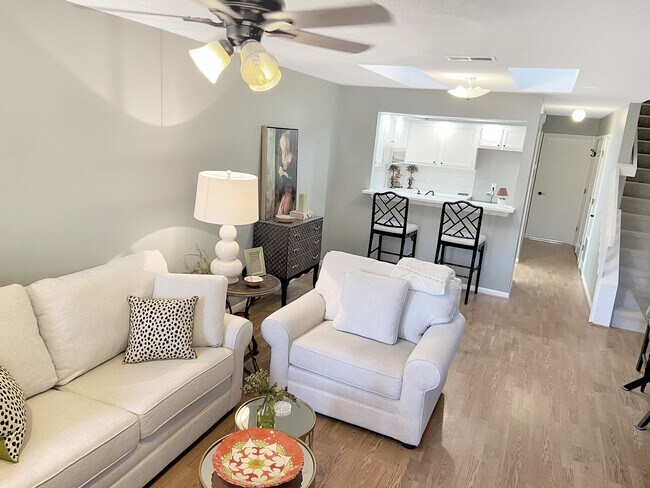 Building Photo - 1575 Ivy Trce