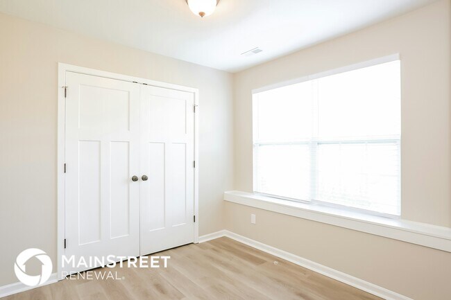 Building Photo - 1404 Silhouette Dr