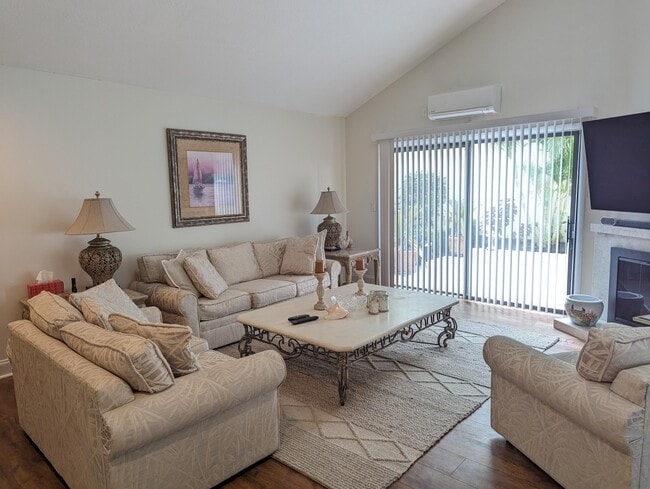 Building Photo - 17042 Traverse Cir