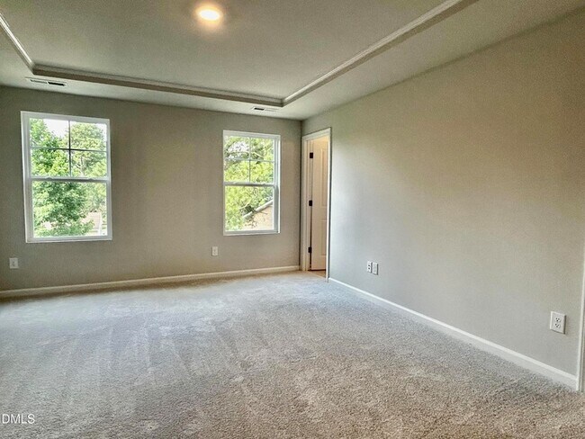 Building Photo - 154 Paramount Dr