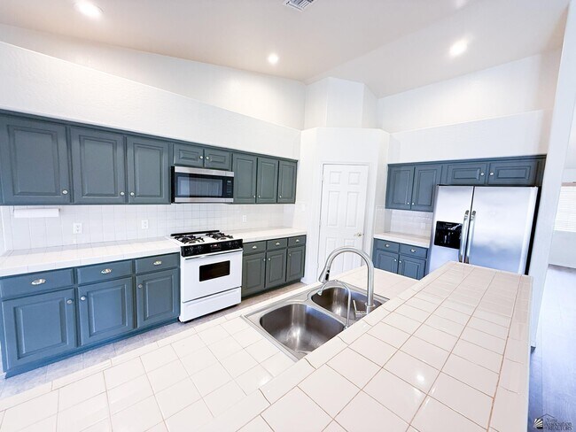 Building Photo - 3590 W 27th Pl