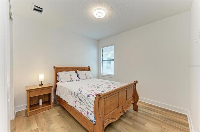 Building Photo - 18530 Midsummer Pl